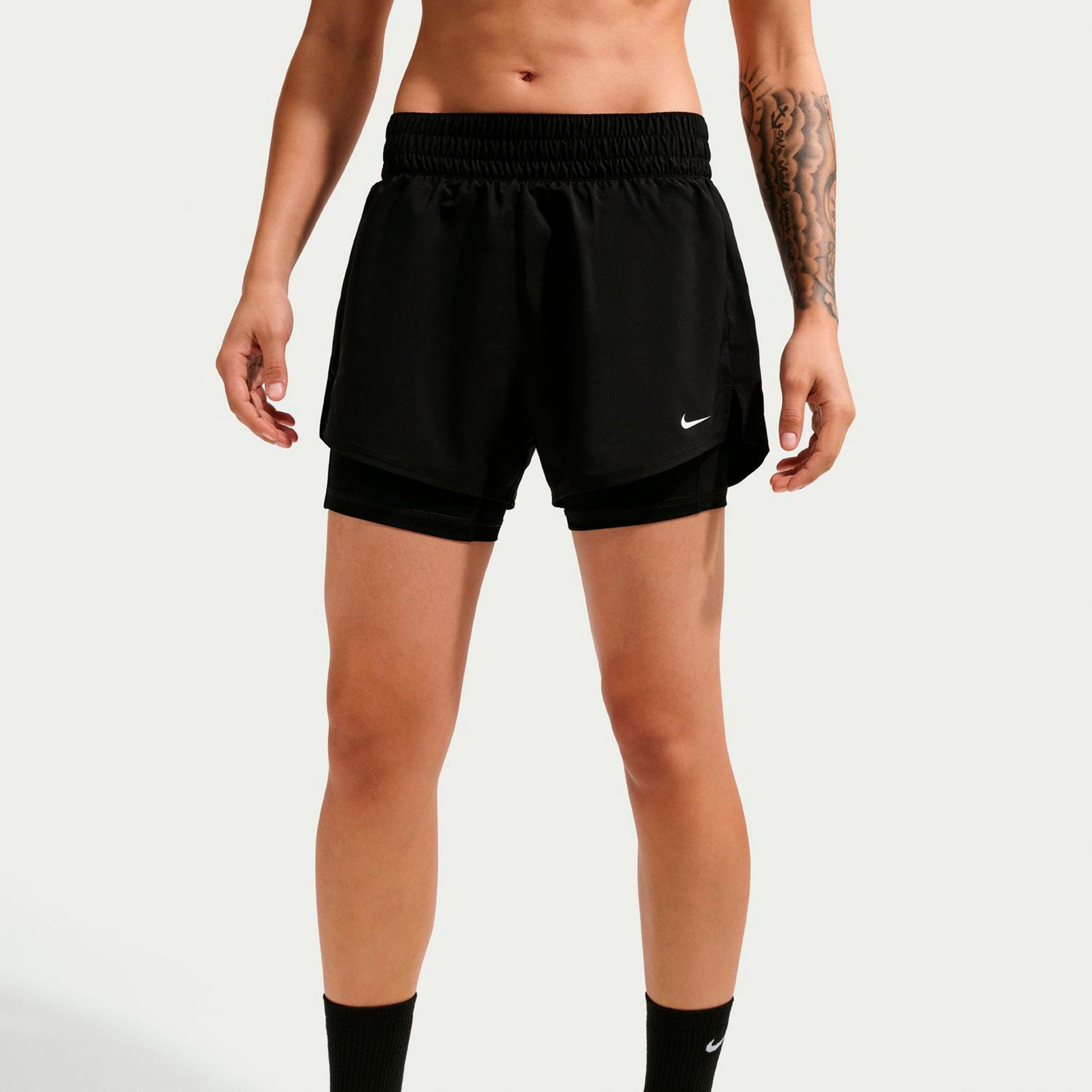 Nike Dri-Fit One Mid Rise 2in1 3in Shorts Damer-svart, vit